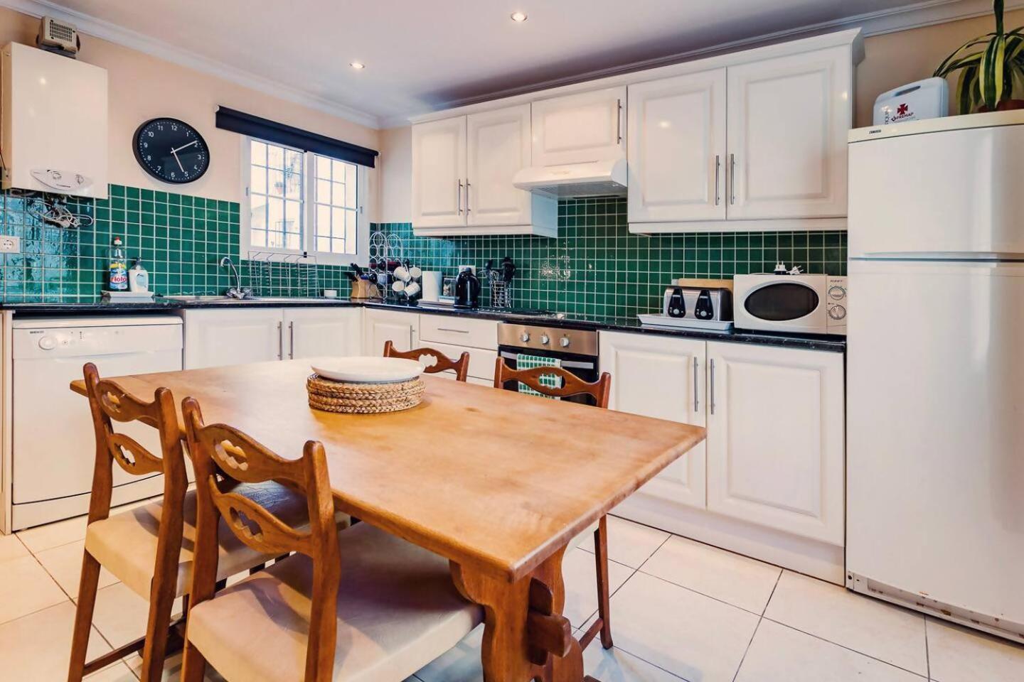Cyv Beach Vacation In Idyllic 3 Bedroom Apartment 푸엔히롤라 외부 사진